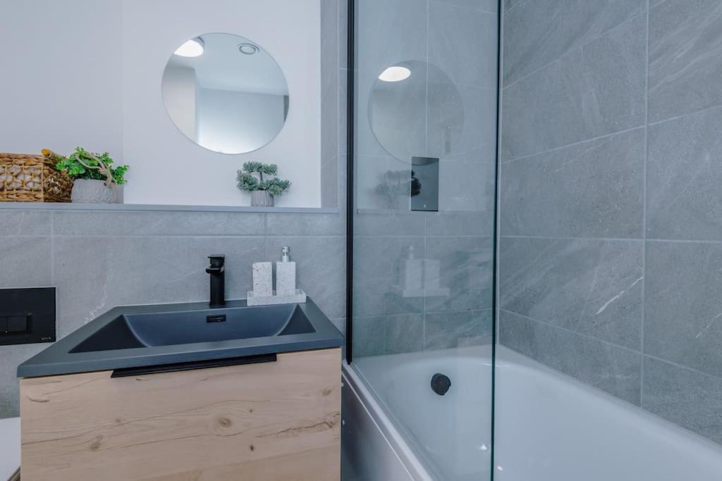 Stunning 2-Bed Premium Apartment - Free Wi-Fi Preston  Exterior foto
